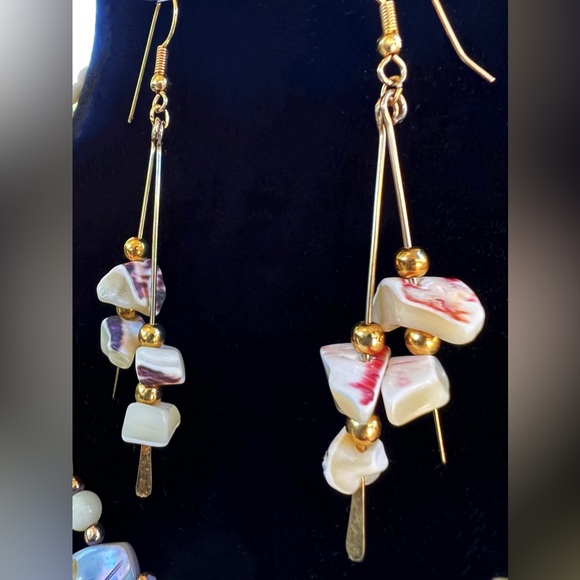 Vintage Carved Mother of Pearl Beaded Necklace Adorned w/MOP Feathers/leafs 🪶🍂 - Picture 4 of 6